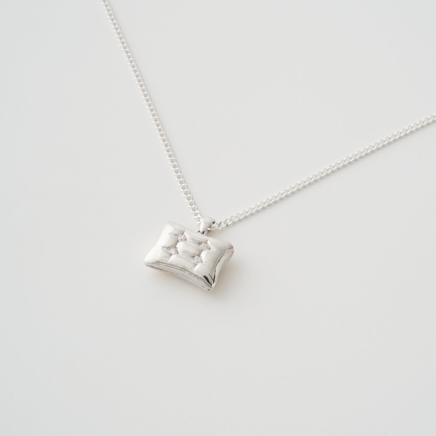 CUSHION NECKLACE W/STONE
