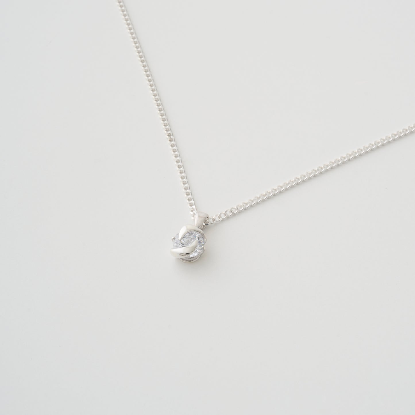 S PRONG NECKLACE